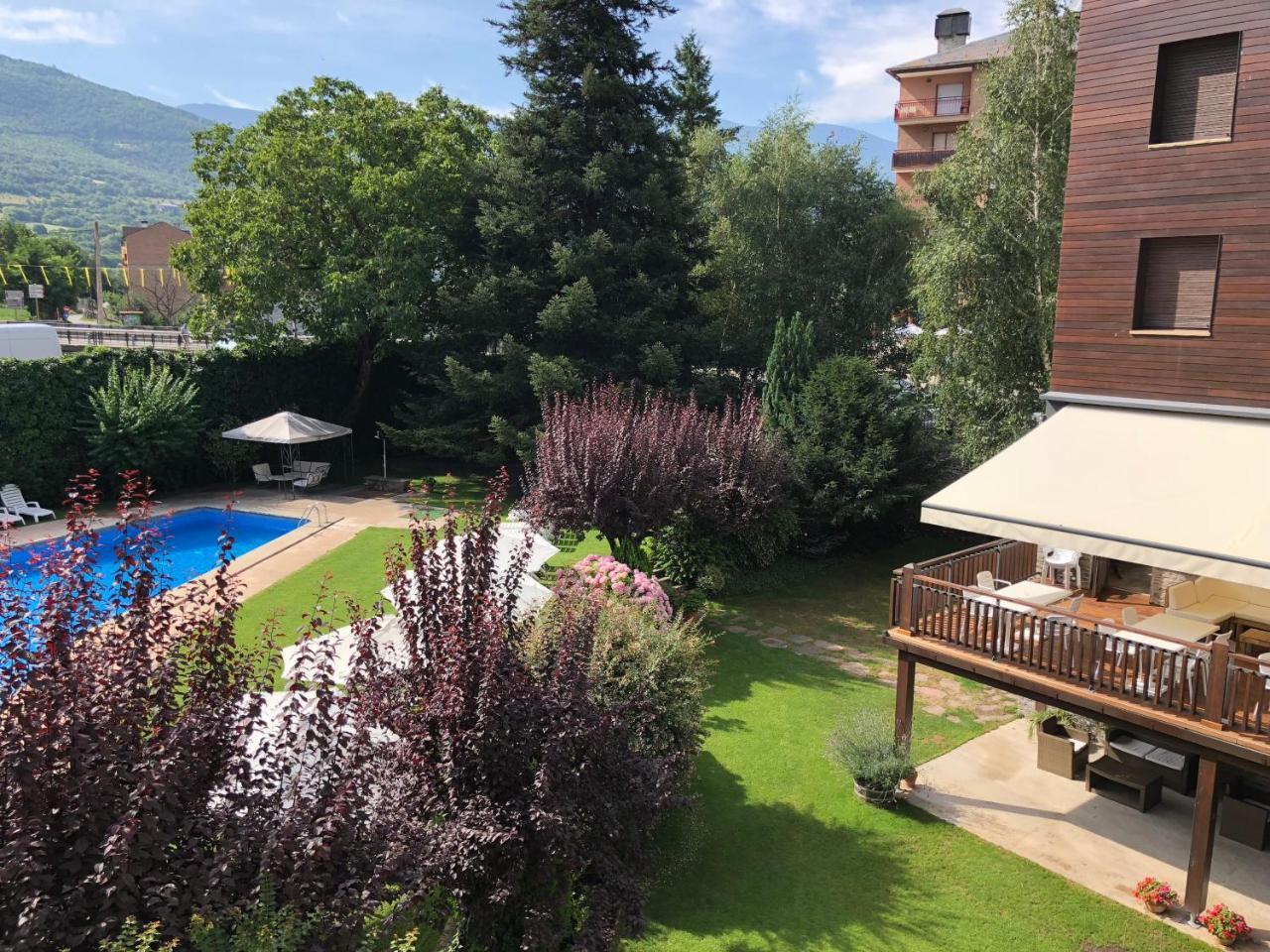 Hotel Restaurant Pessets & Spa Сорт Экстерьер фото
